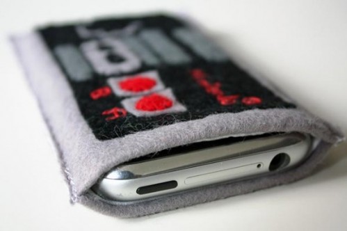 nes-controller-iphone-case_1-580x386