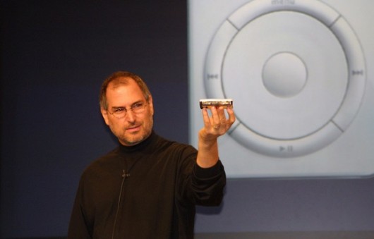 Steve-Jobs-First-iPod-e1317924782122