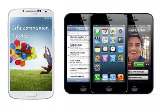 samsung-galaxy-s4-in-un-confronto-con-iphone-5