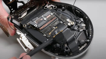 Il primo teardown di iFixit offre uno sguardo all'interno dell'Apple Vision Pro | Video